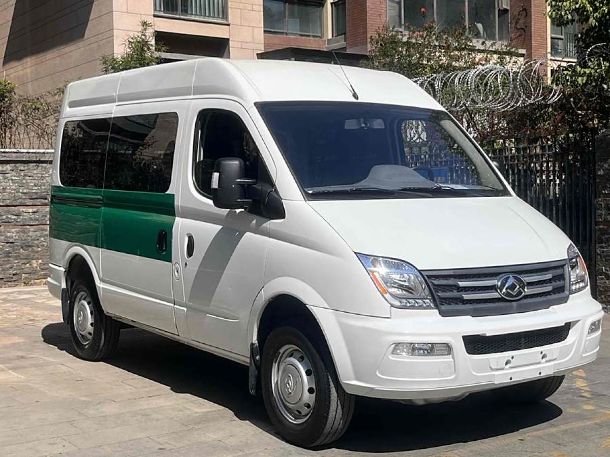 上汽大通 V80  2021款 2.0T AMT經(jīng)典傲運(yùn)通短軸中頂5/6座圖片