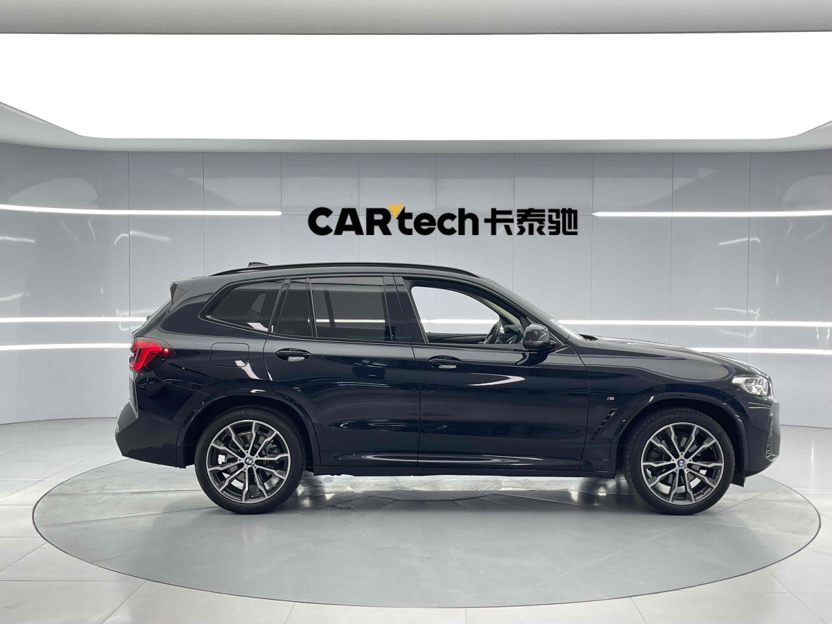 2022年5月寶馬 寶馬X3  2022款 xDrive30i 領(lǐng)先型 M曜夜套裝