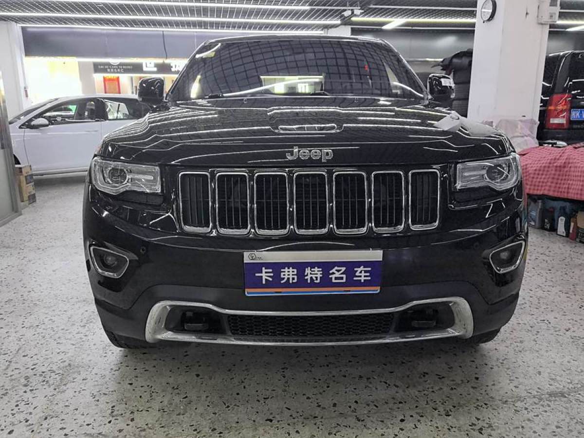 Jeep 大切諾基  2015款 3.0L 精英導(dǎo)航版圖片