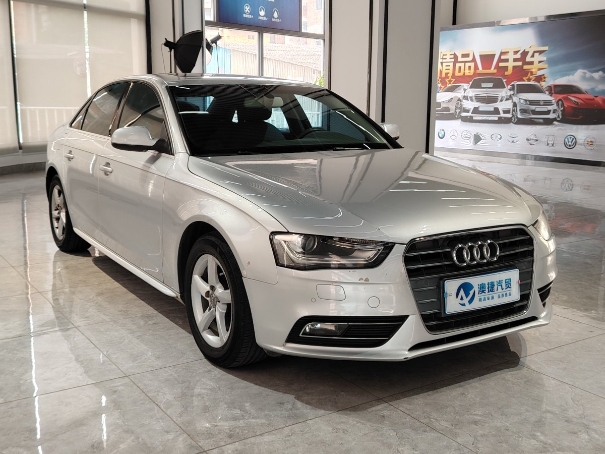 2013年9月奧迪 奧迪A4L  2013款 35 TFSI 自動(dòng)標(biāo)準(zhǔn)型