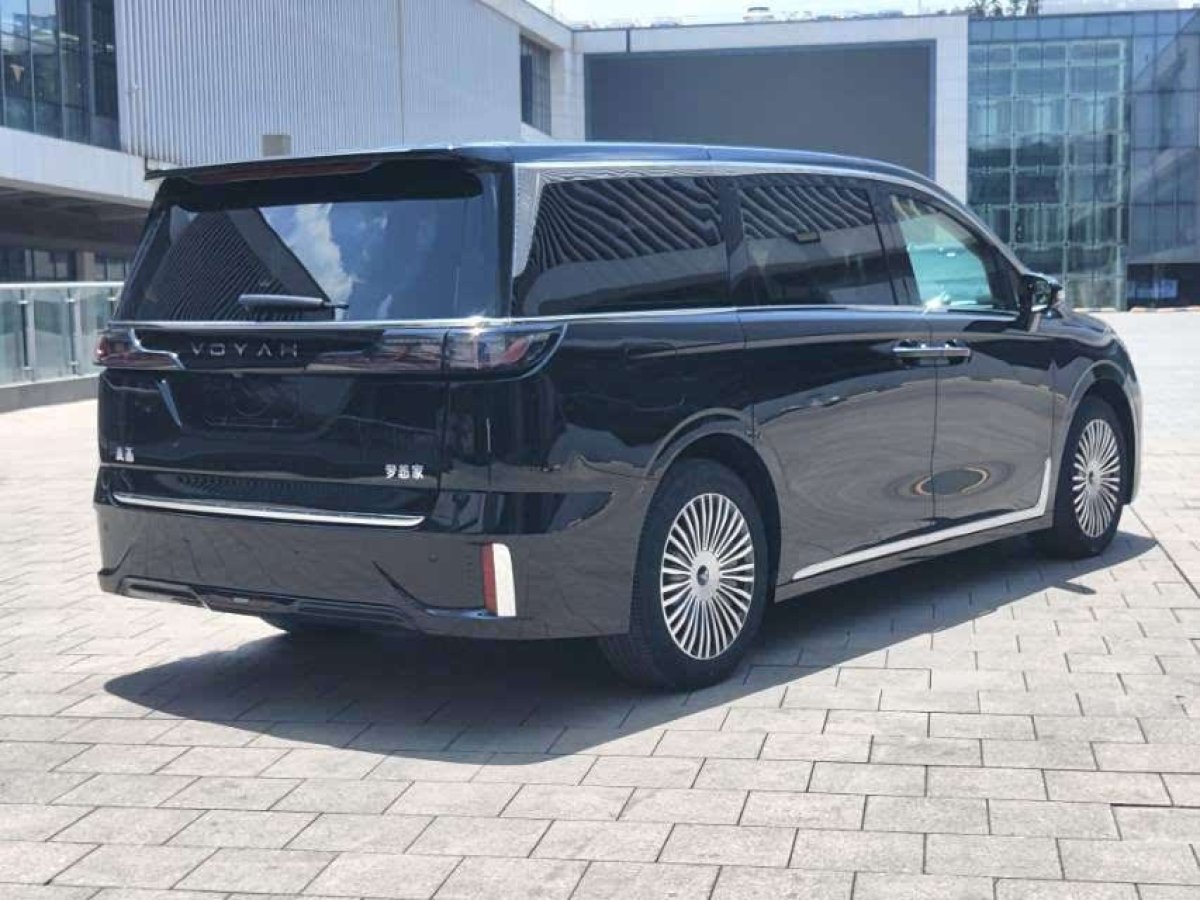 嵐圖 夢(mèng)想家  2025款 PHEV 四驅(qū)卓越鯤鵬版圖片