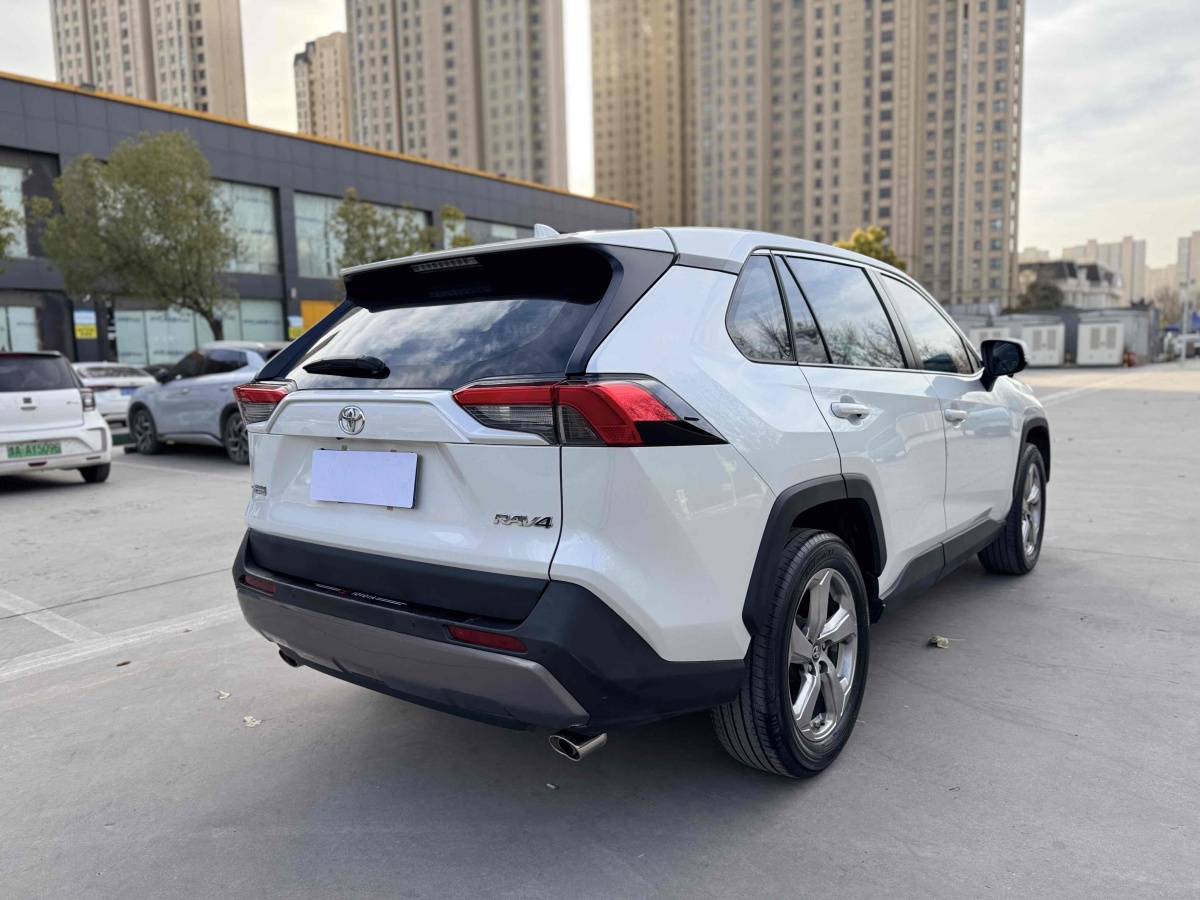 豐田 RAV4  2018款 榮放 2.0L CVT兩驅(qū)風(fēng)尚版圖片