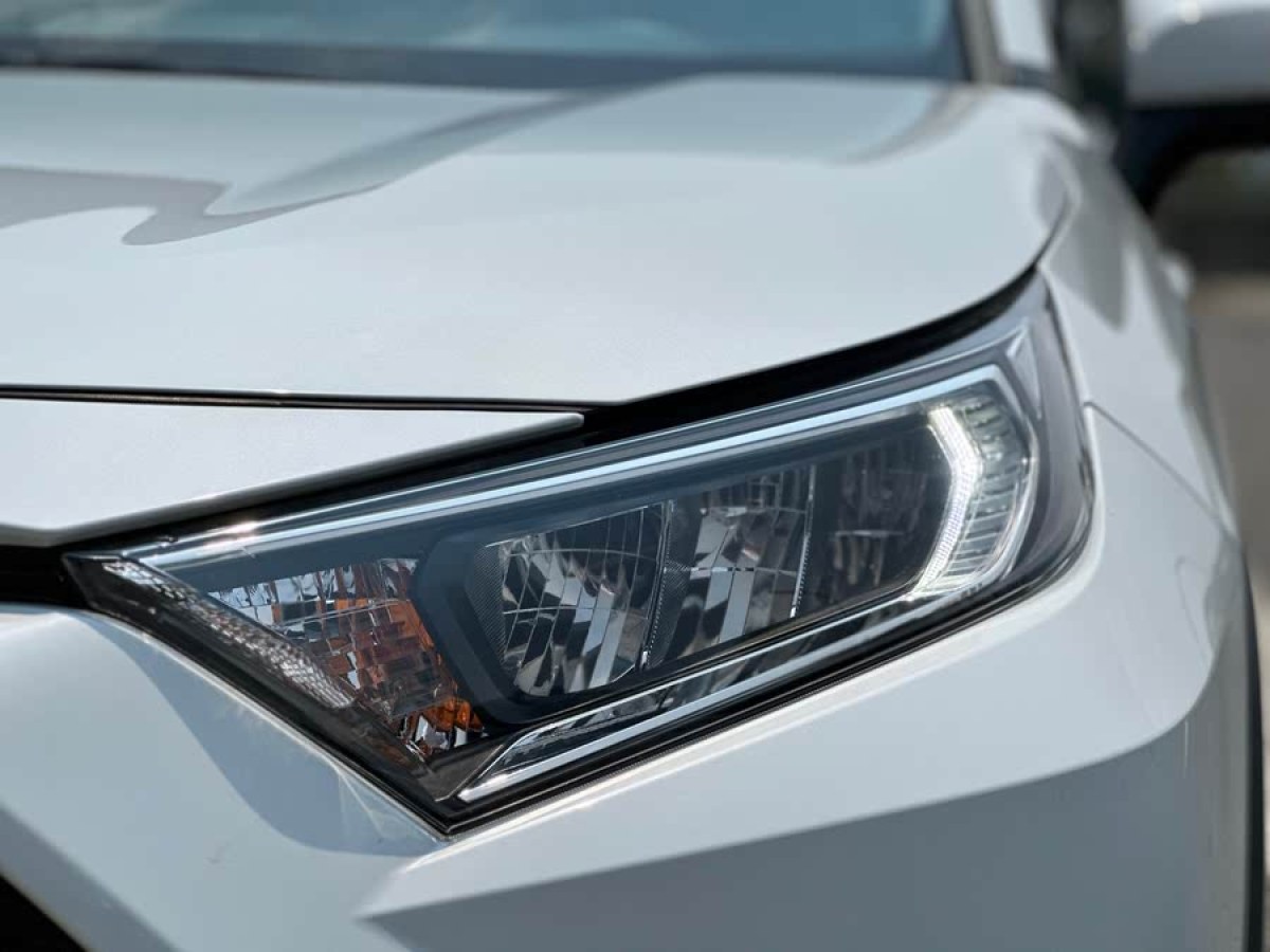 豐田 RAV4榮放  2023款 雙擎 2.5L E-CVT兩驅(qū)精英版圖片