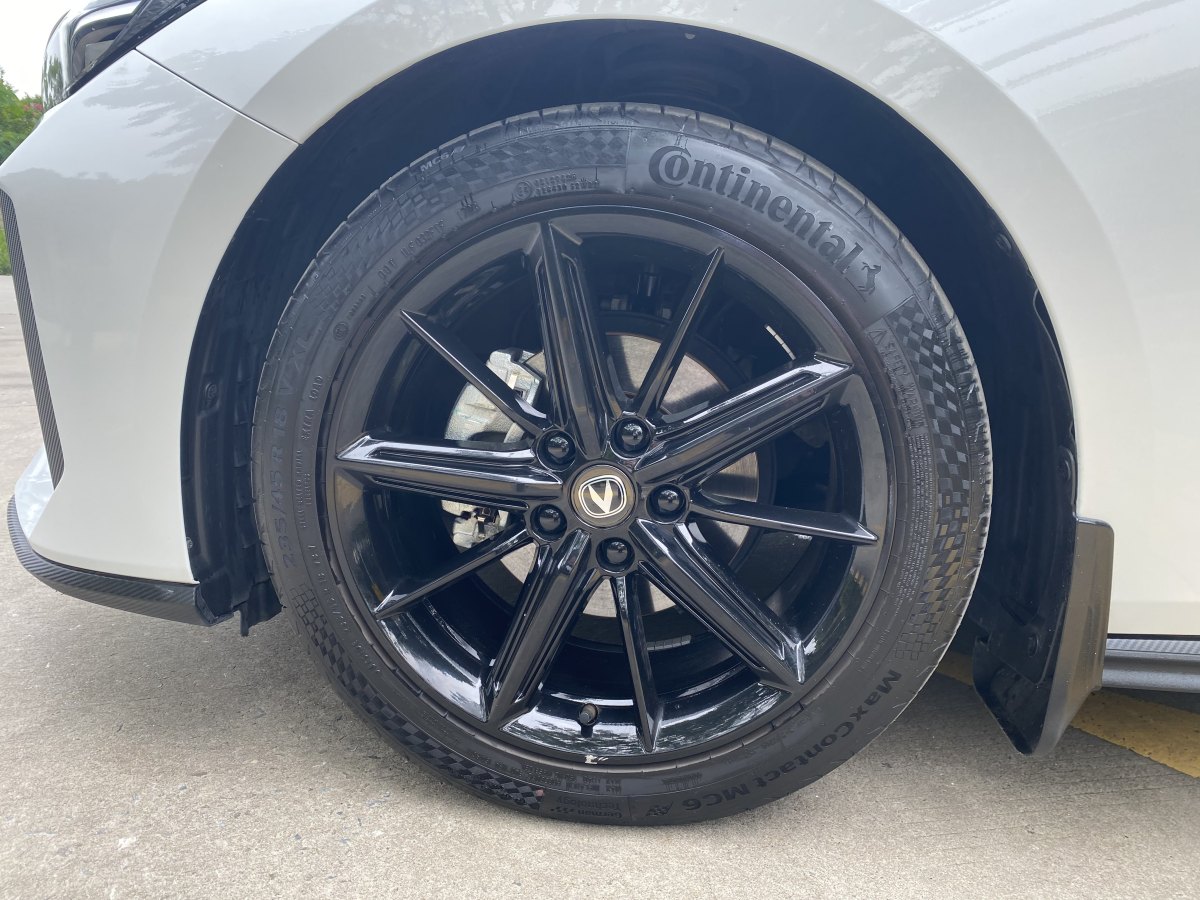 長安 長安UNI-V  2023款 1.5T 尊貴型圖片