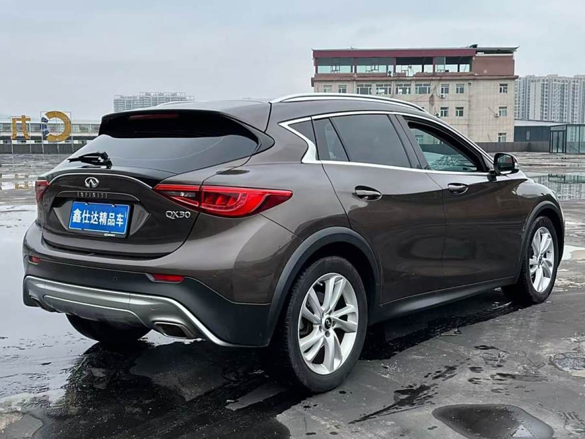 英菲尼迪 QX30  2017款 1.6T 兩驅(qū)時(shí)尚版圖片