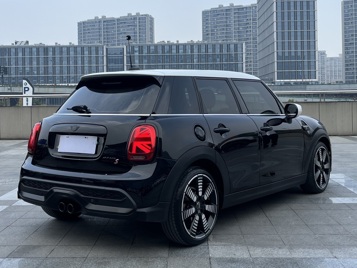 MINI MINI  2022款 2.0T COOPER S 藝術(shù)家 五門版圖片