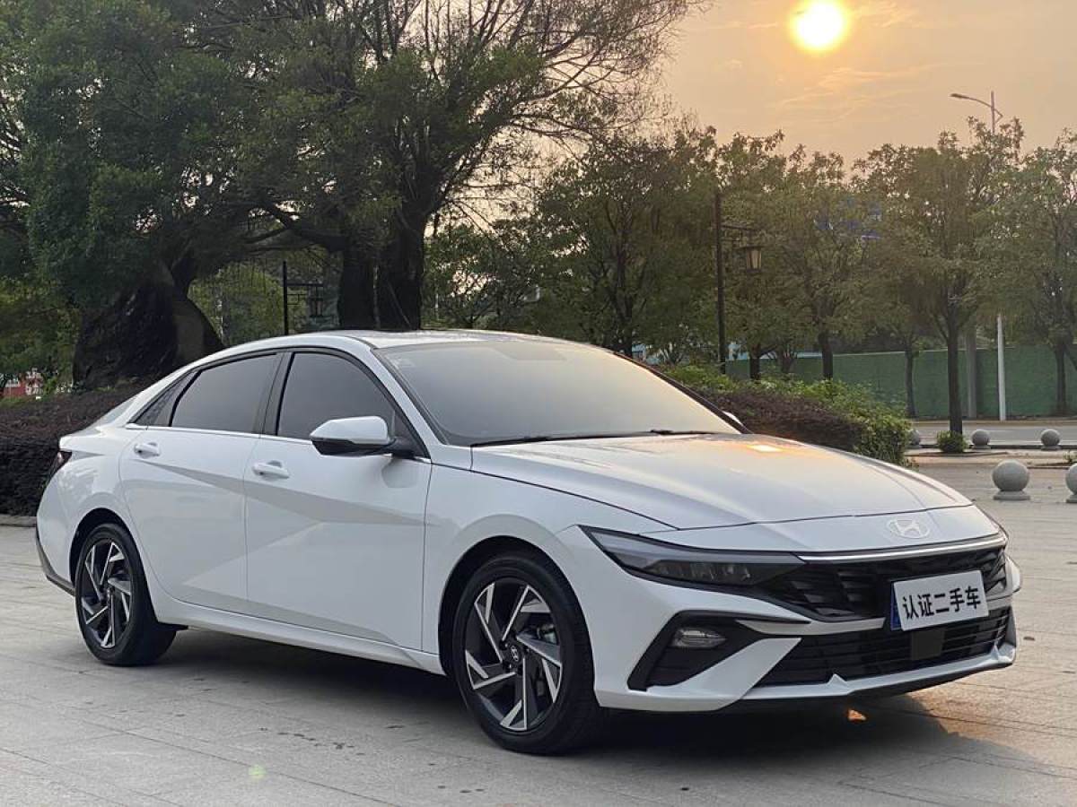 現(xiàn)代 伊蘭特  2023款 1.5L CVT LUX尊貴版圖片