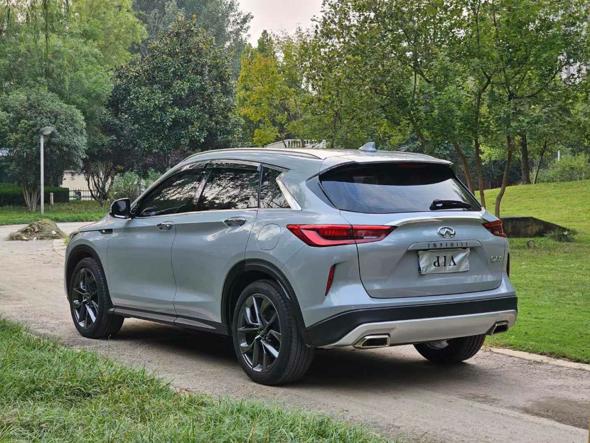 英菲尼迪 QX50  2022款 2.0T 兩驅(qū)菁英版圖片