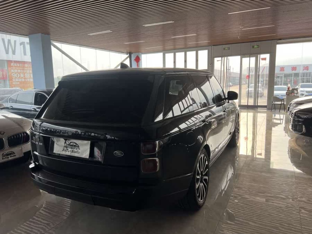 路虎 攬勝  2014款 3.0 V6 SC Vogue SE 創(chuàng)世加長(zhǎng)版圖片