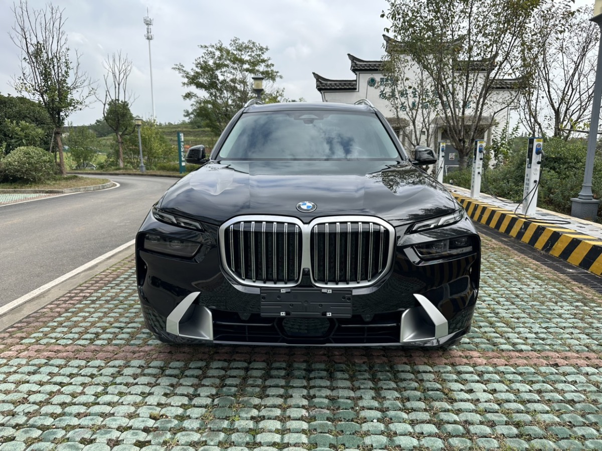 寶馬 寶馬X7  2023款 xDrive40i 領(lǐng)先型豪華套裝圖片