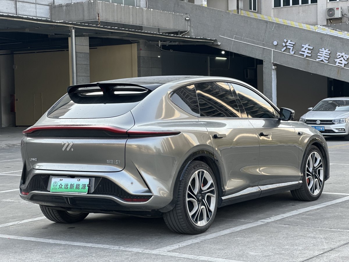 2024年2月智己 智己LS7  2023款 100kWh Lux后驅版