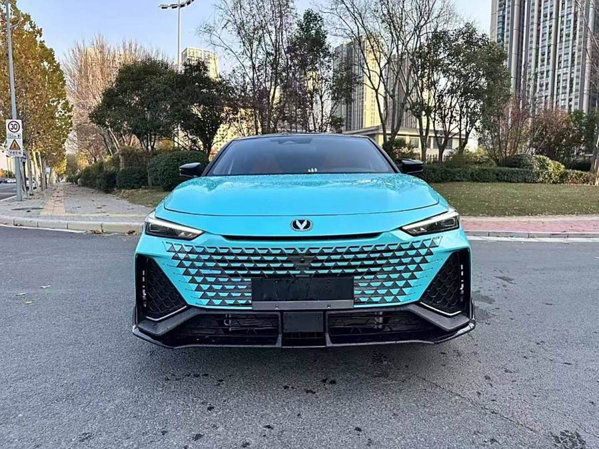 長(zhǎng)安 長(zhǎng)安UNI-V  2023款 2.0T 領(lǐng)速版圖片