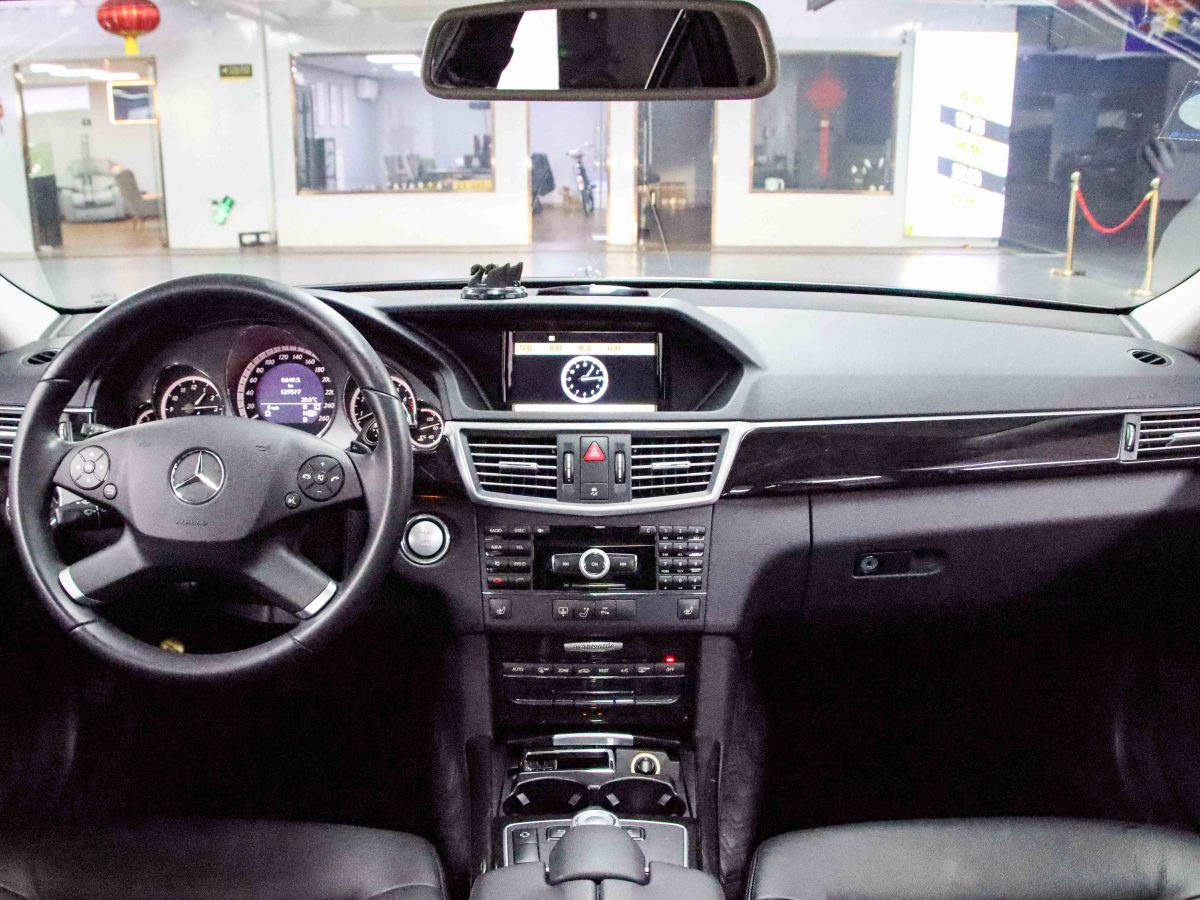 奔驰 奔驰E级  2010款 E 300 时尚型豪华版图片