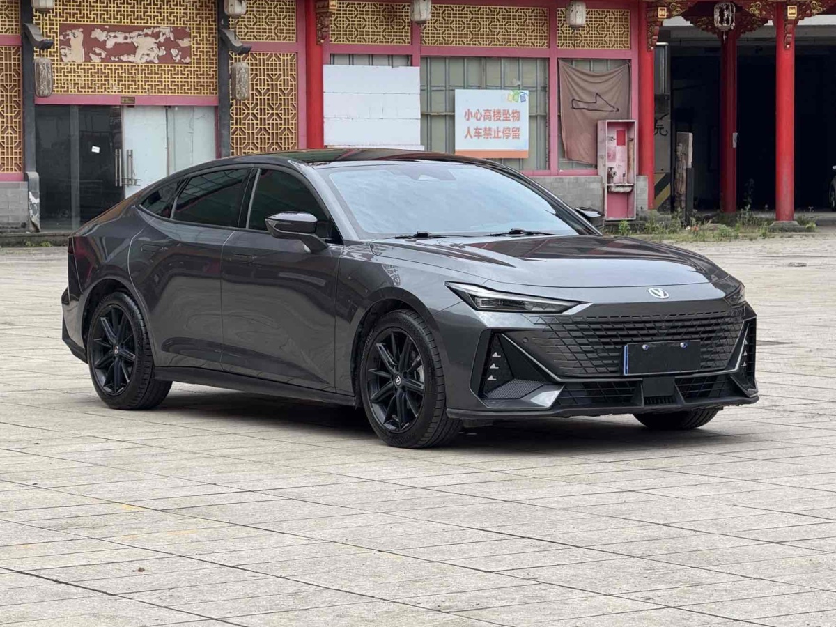 長安 長安UNI-V  2023款 1.5T 尊貴型圖片