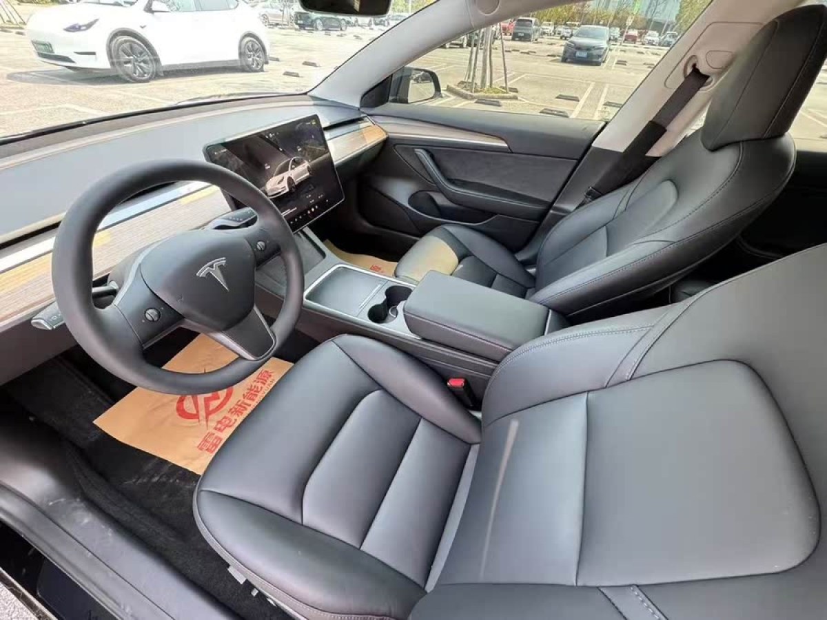 特斯拉 Model 3  2022款 后輪驅(qū)動版圖片