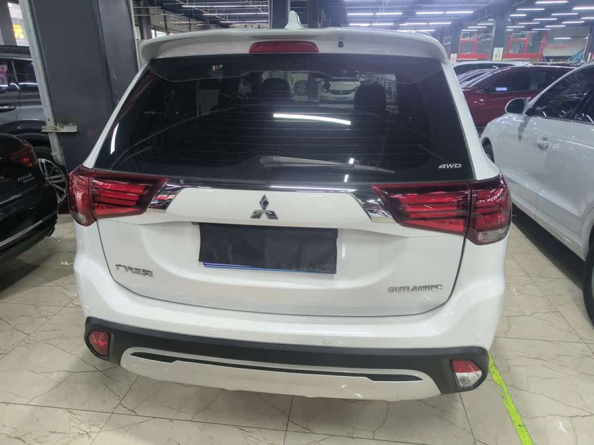 三菱 歐藍德  2019款 2.4L 四驅(qū)致享版 5座 國VI圖片