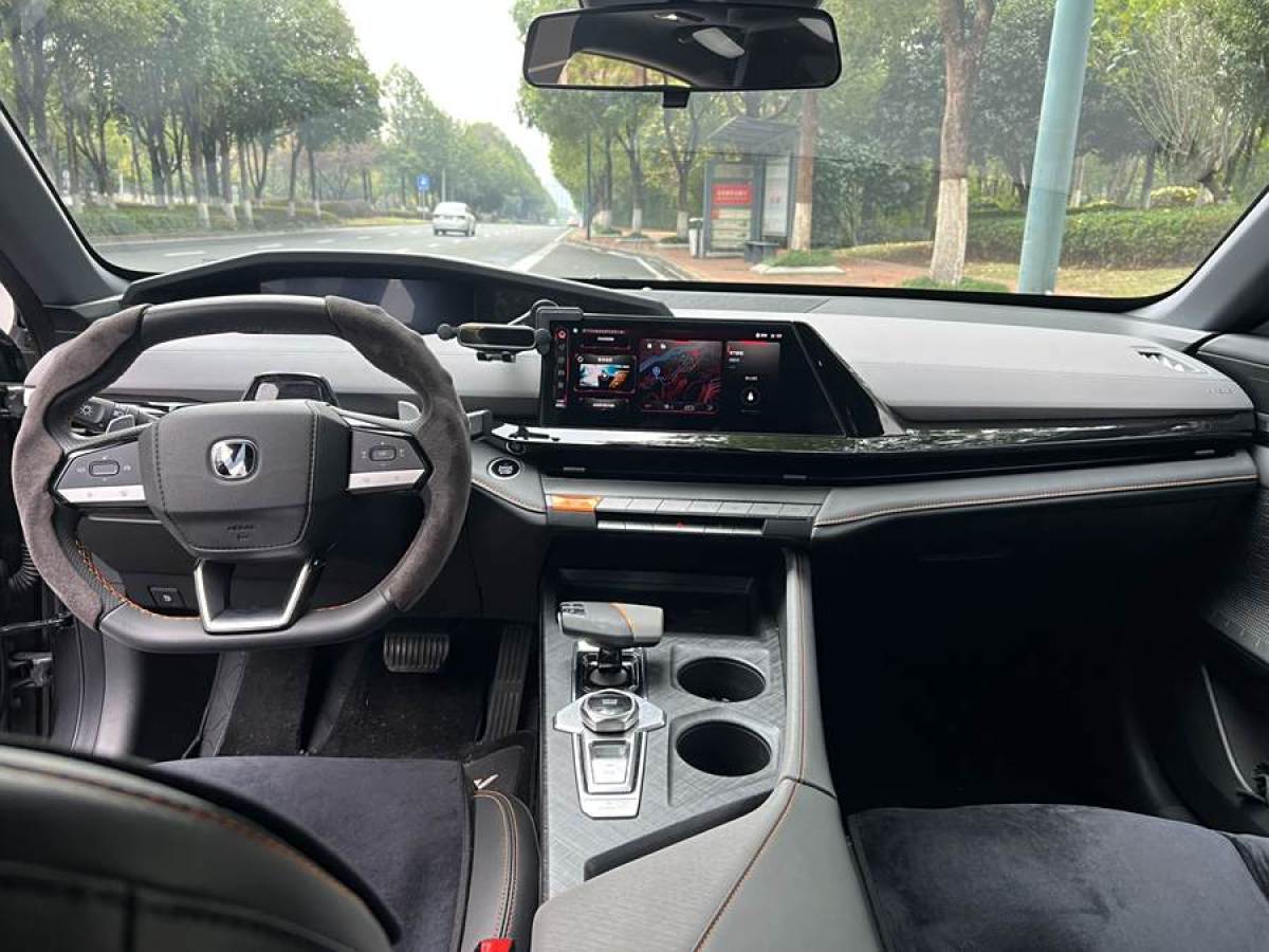 長安 長安UNI-V  2022款 1.5T 尊貴型圖片