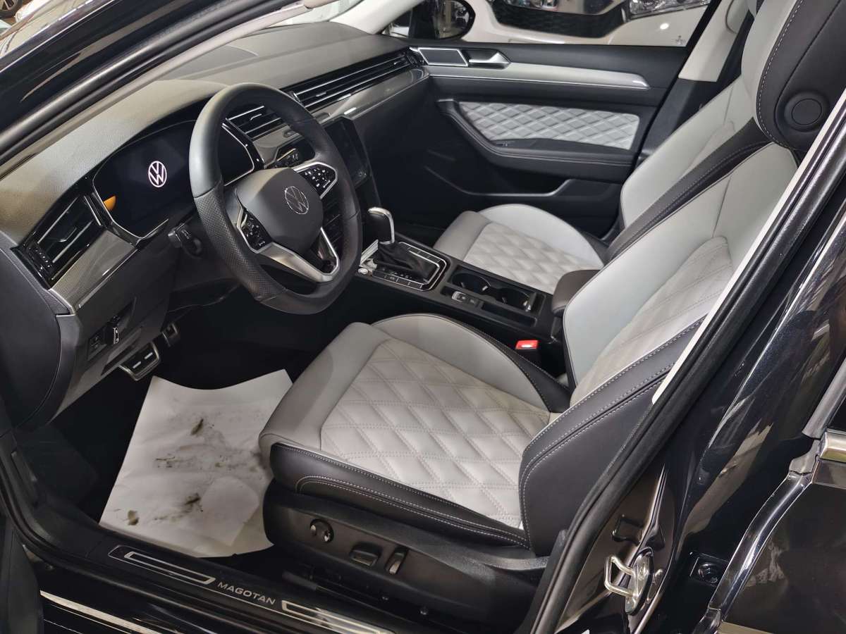 大眾 邁騰  2023款 200萬輛紀(jì)念版 330TSI DSG領(lǐng)先型圖片