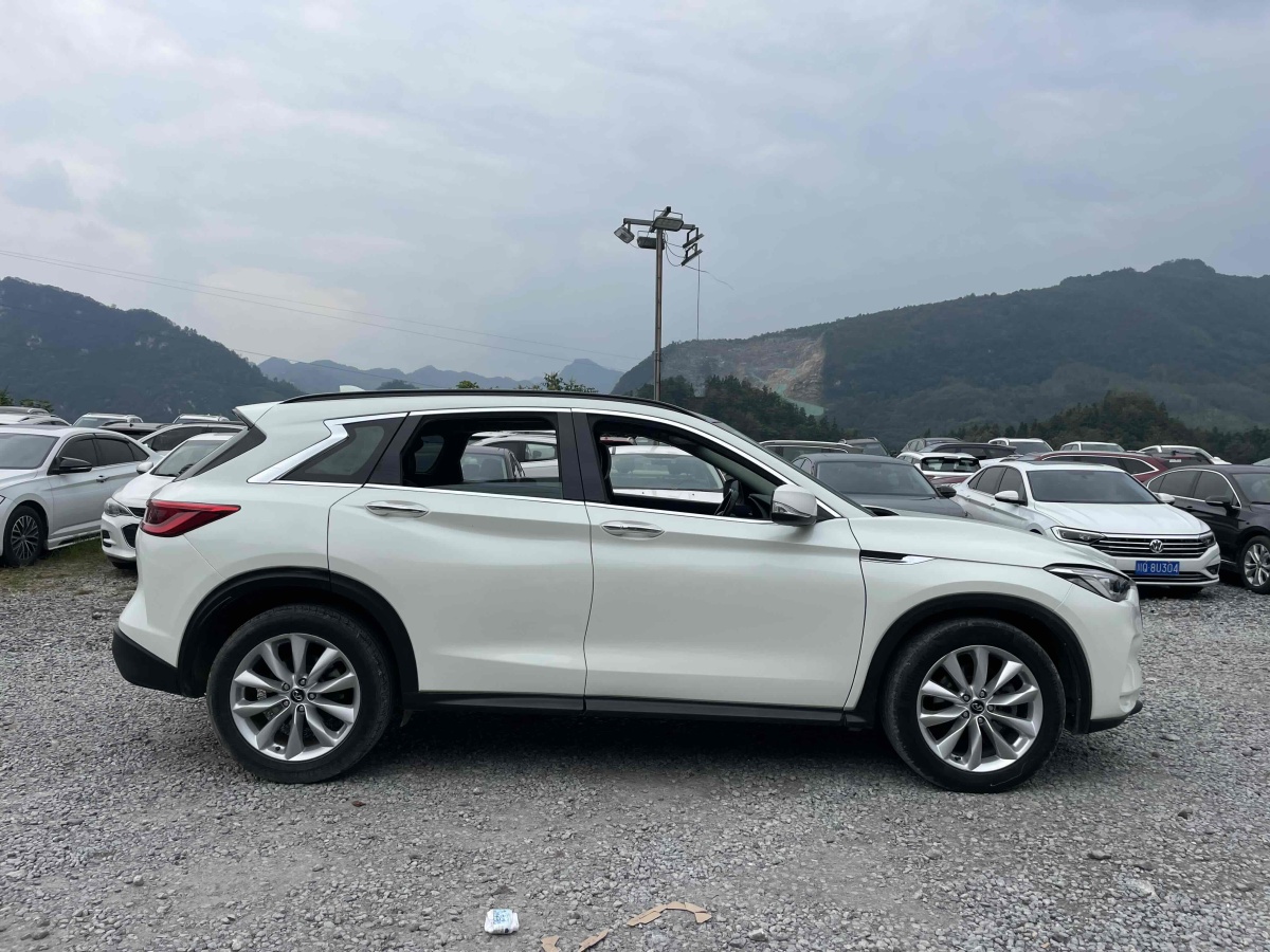 2019年1月英菲尼迪 QX50  2018款 QX50 2.0T CVT兩驅(qū)時尚版