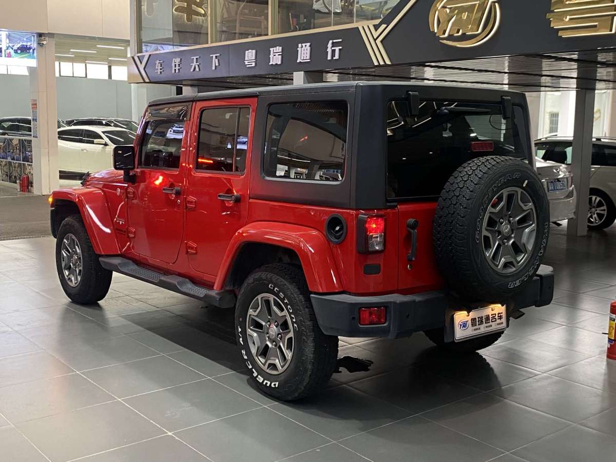 Jeep 牧马人  2017款 3.0L Sahara 四门舒享版图片