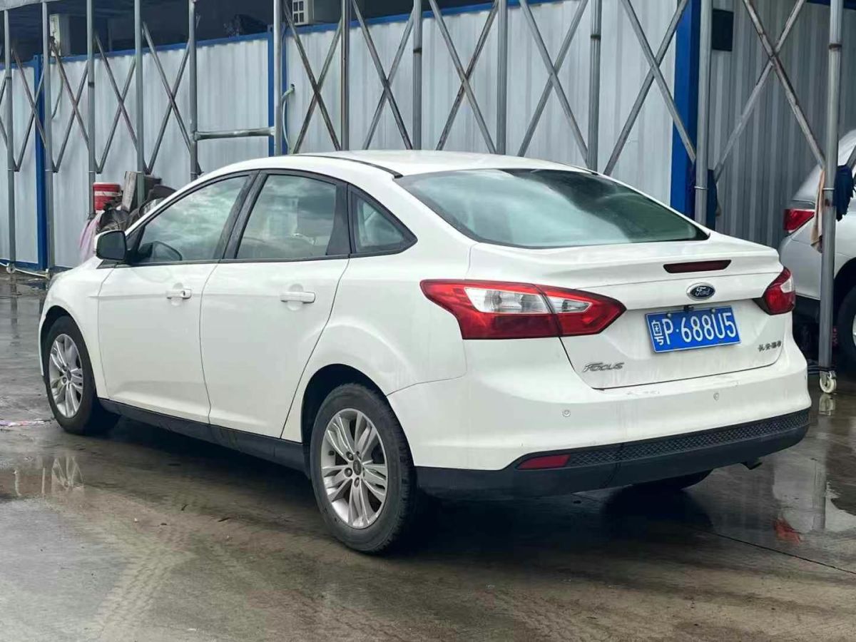 福特 ?？怂? 2014款 兩廂經(jīng)典 1.8L 自動酷白典藏版圖片