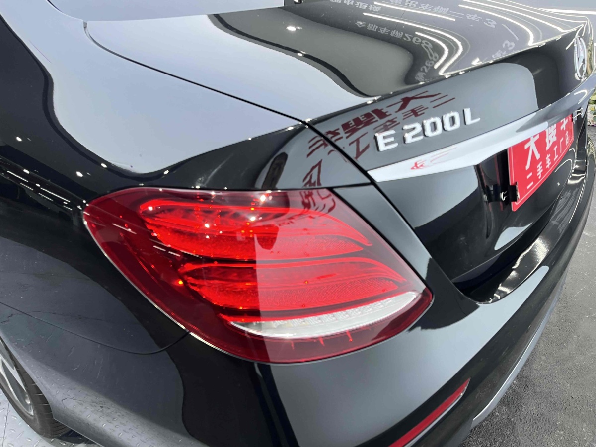 2018年12月奔驰 奔驰E级  2019款 E 200 L 4MATIC