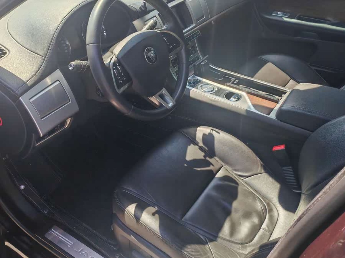 捷豹 XF  2015款 XF 2.0T Sportbrake 風(fēng)華版圖片