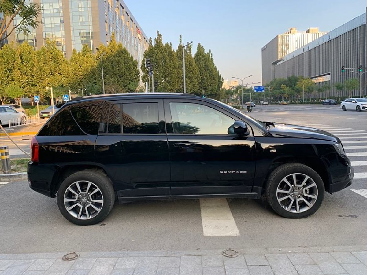 Jeep 指南者  2014款 改款 2.4L 四驅(qū)豪華導(dǎo)航版圖片