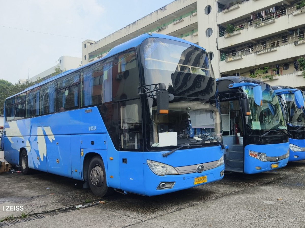 55座一層半國四宇通6118氣囊旅游車圖片