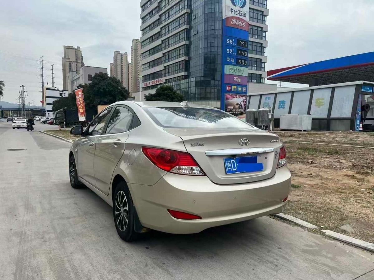 現(xiàn)代 瑞納  2013款 三廂 1.4L 自動標準型GL圖片