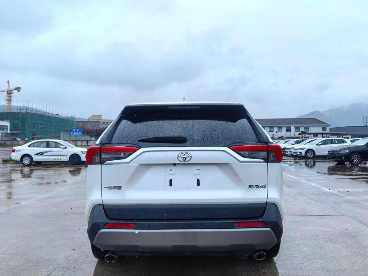 豐田 RAV4  2018款 榮放 2.0L CVT兩驅(qū)都市版圖片