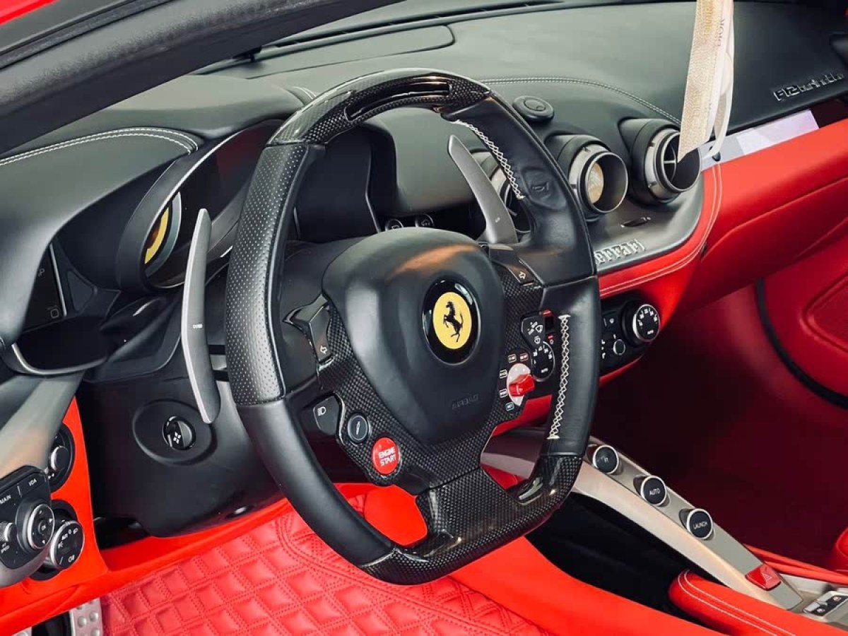 法拉利 F12berlinetta  2013款 6.3L 標(biāo)準(zhǔn)型圖片