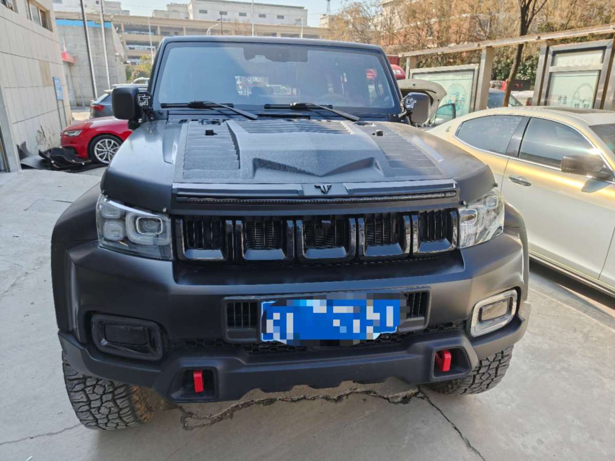 北京 BJ40  2023款 2.0D 自動四驅刀鋒英雄版?zhèn)b客型圖片