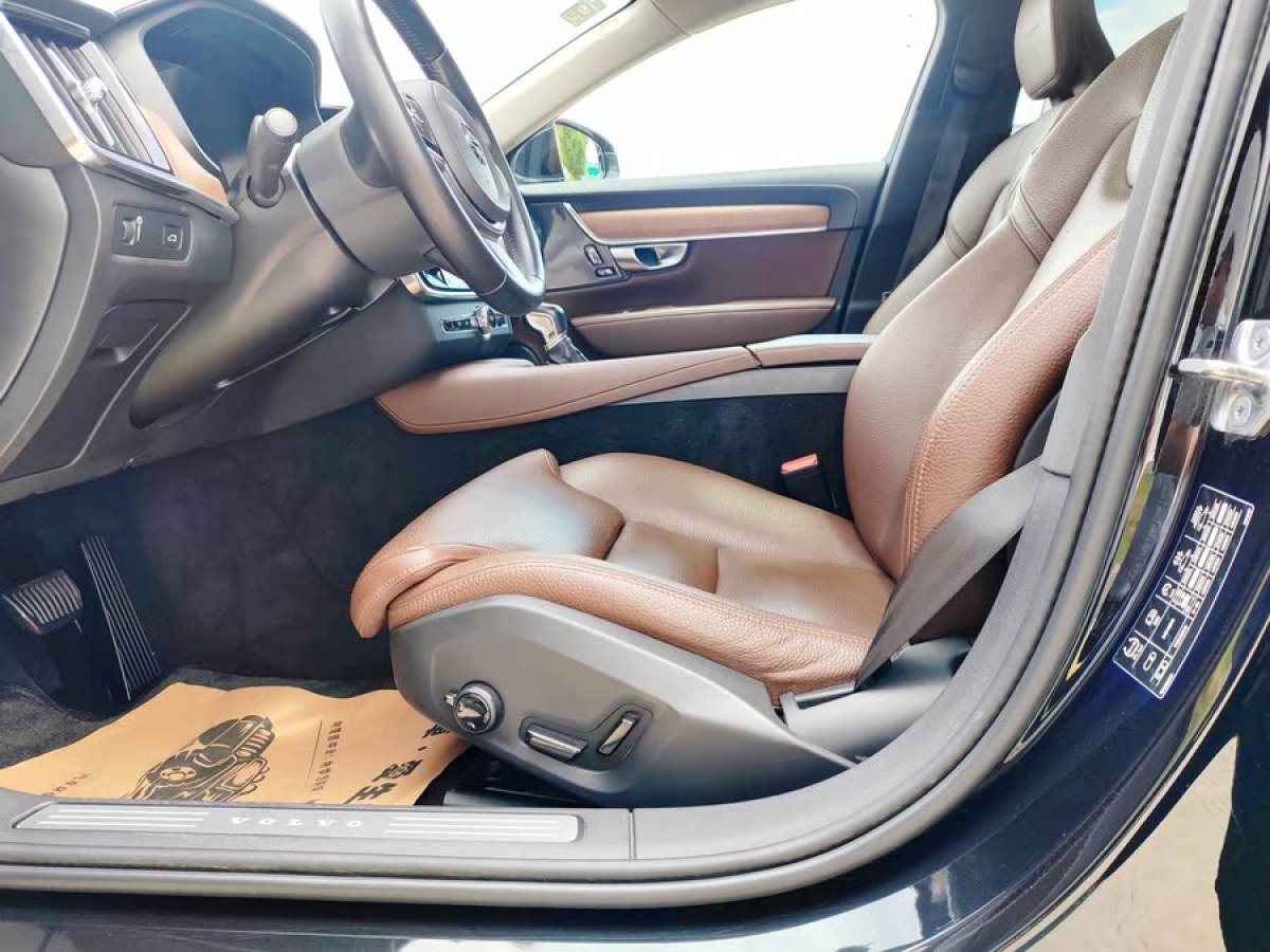 沃爾沃 S90  2020款 改款 T5 智遠(yuǎn)豪華版圖片