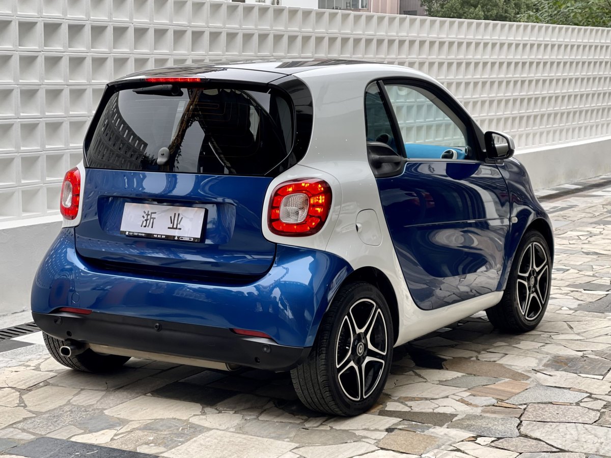 smart fortwo  2016款 0.9T 66千瓦硬頂極致版圖片