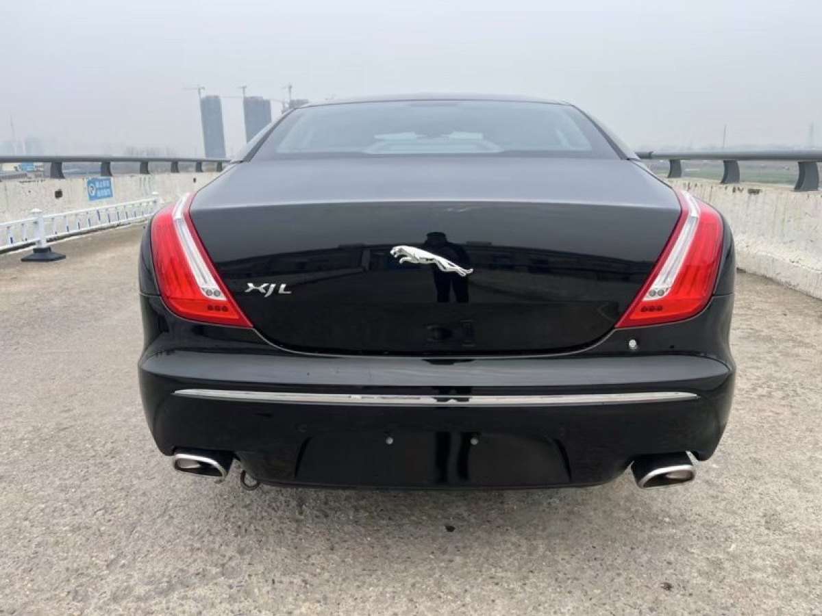 2011年5月捷豹 XJ  2011款 XJL 3.0 全景商務(wù)版