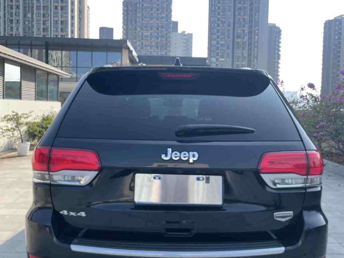 Jeep 大切諾基  2015款 3.0L 旗艦尊悅版圖片