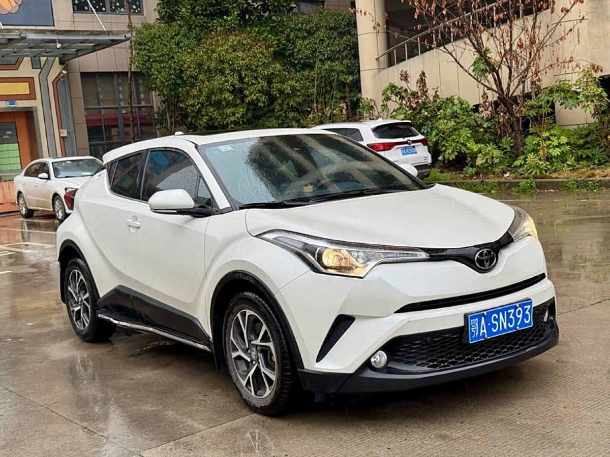 豐田 C-HR  2018款 2.0L 領(lǐng)先天窗版 國(guó)V圖片