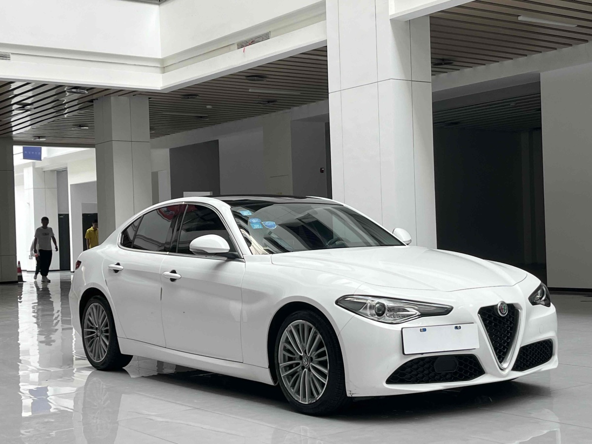 2017年10月阿爾法·羅密歐 Giulia  2017款 2.0T 280HP 豪華版