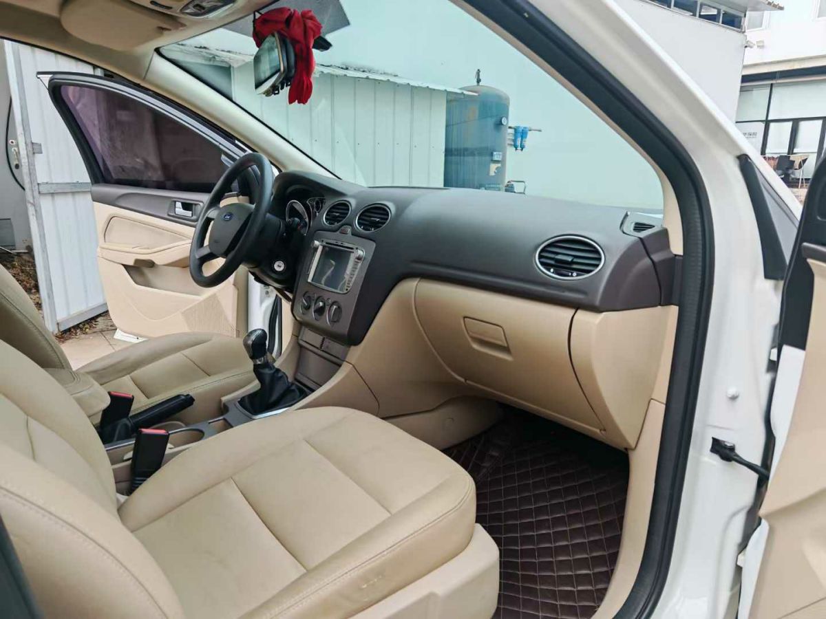 福特 ?？怂? 2013款 2.0T ST 標(biāo)準(zhǔn)版圖片