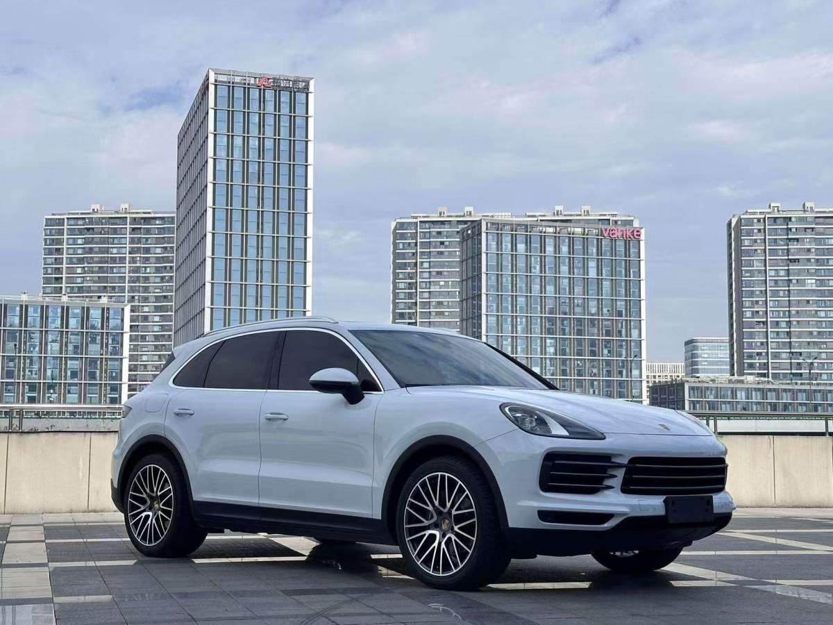 保時(shí)捷 Cayenne  2022款 Cayenne 3.0T 鉑金版圖片