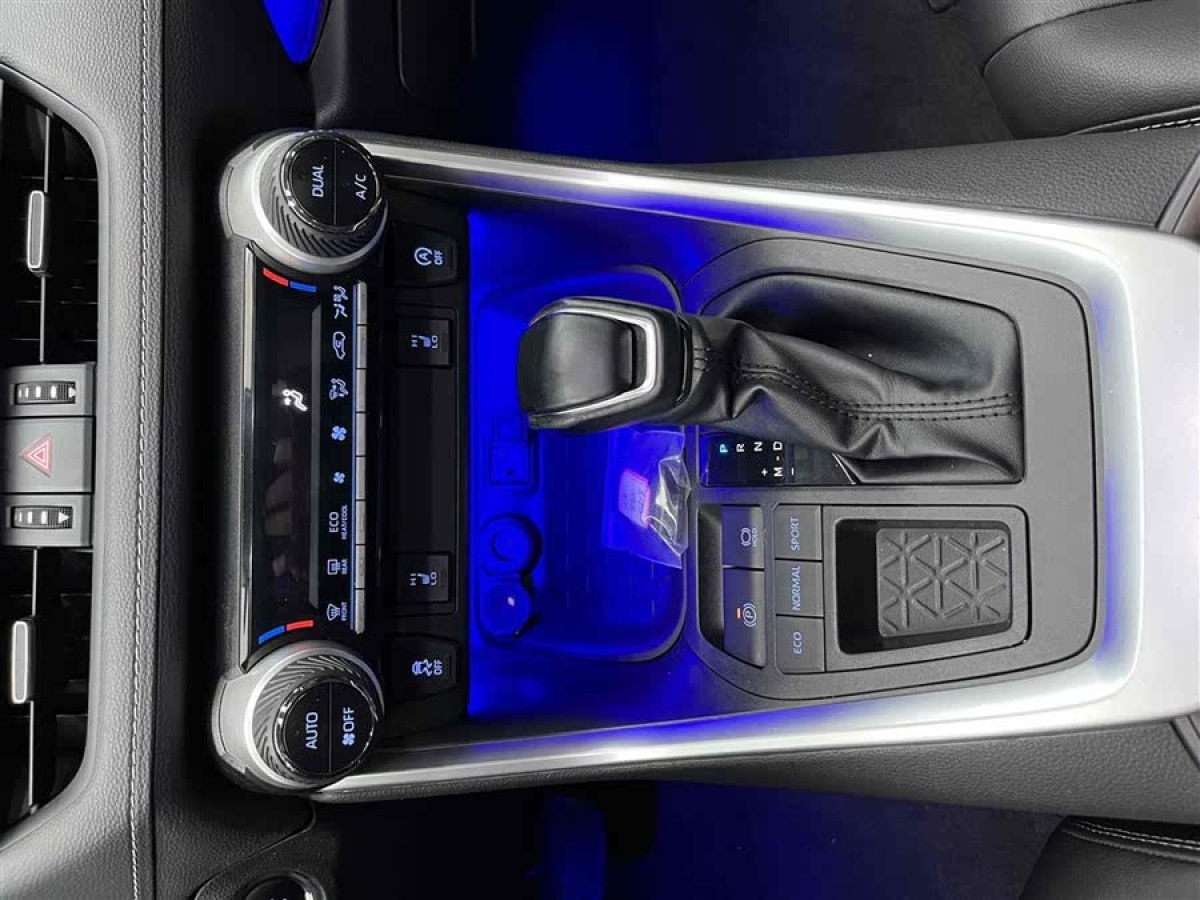 豐田 RAV4榮放  2022款 2.0L CVT兩驅(qū)尊貴版圖片