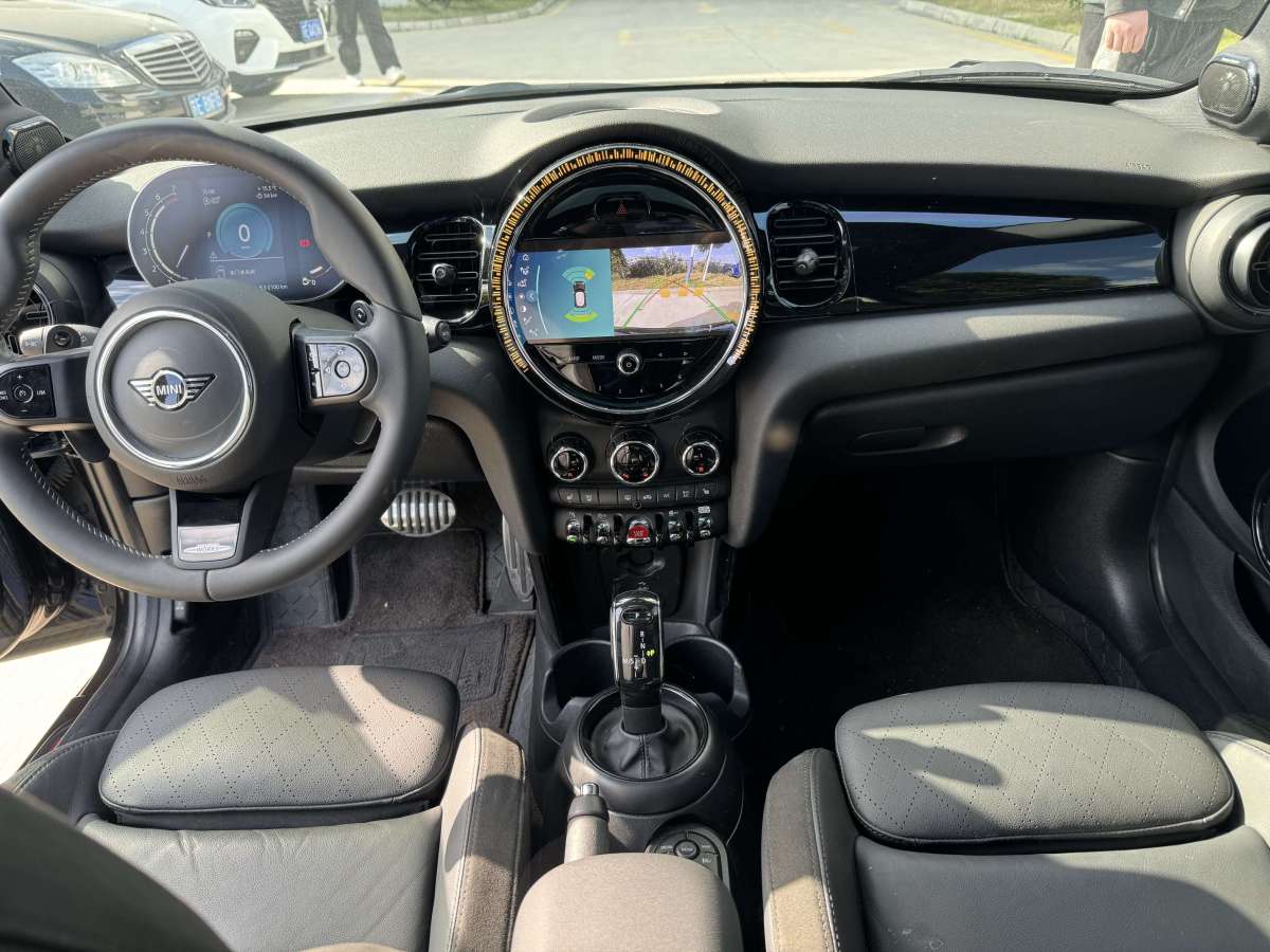 MINI MINI  2022款 2.0T COOPER S 黑標(biāo)特別版 五門版圖片