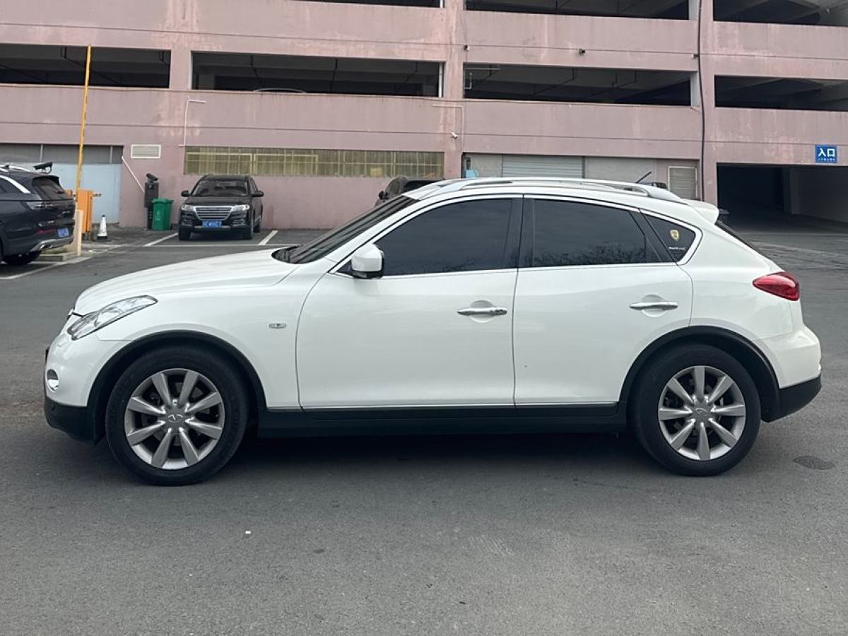 英菲尼迪 QX50  2013款 2.5L 兩驅(qū)優(yōu)雅版圖片