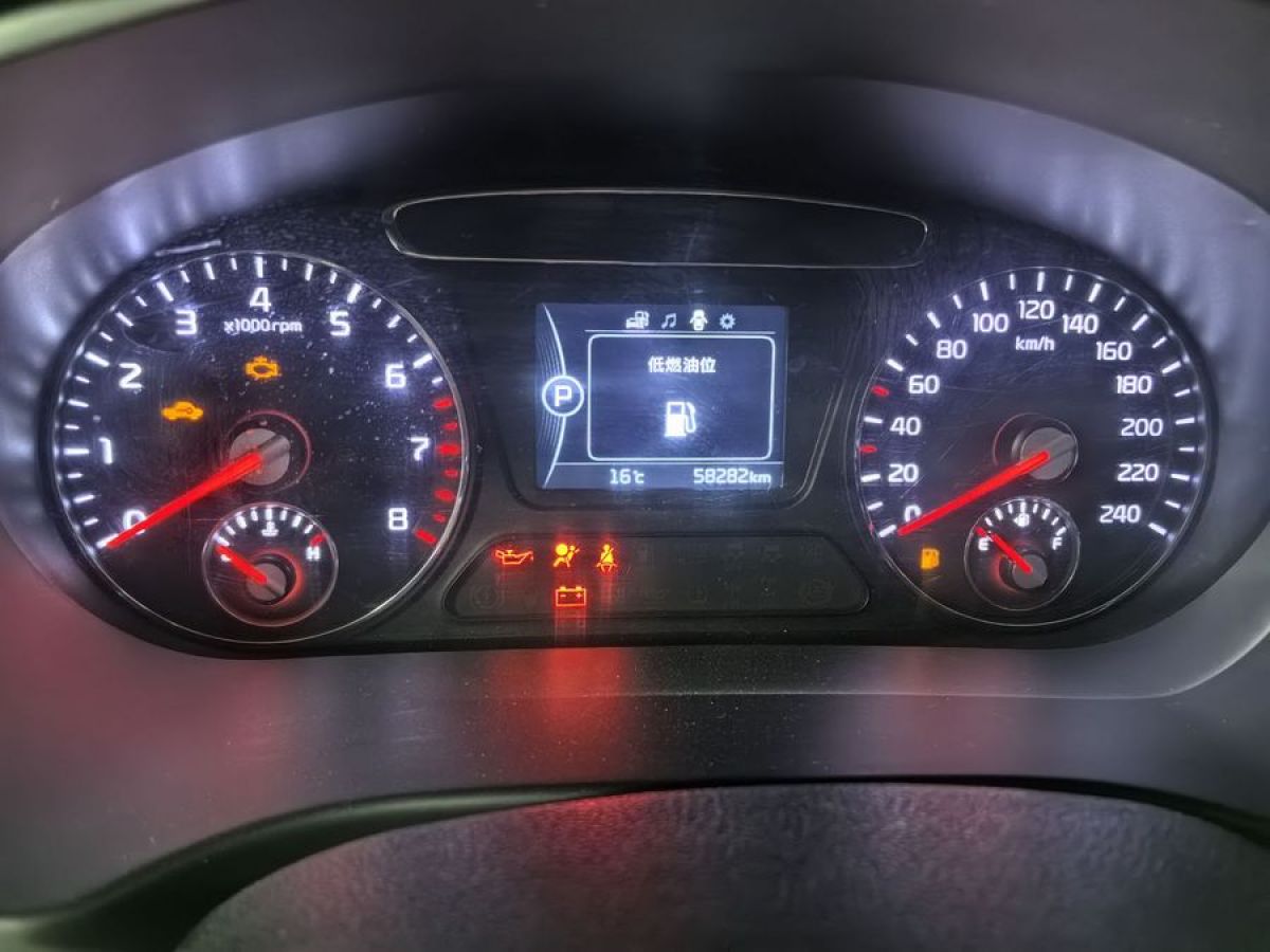 起亚 索兰托  2016款 索兰托L 2.4L 汽油4WD定制版 5座 国V图片