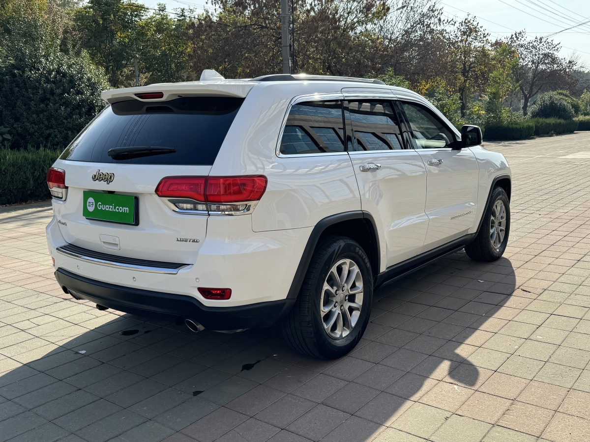 Jeep 大切諾基  2015款 3.0L 精英導(dǎo)航版圖片