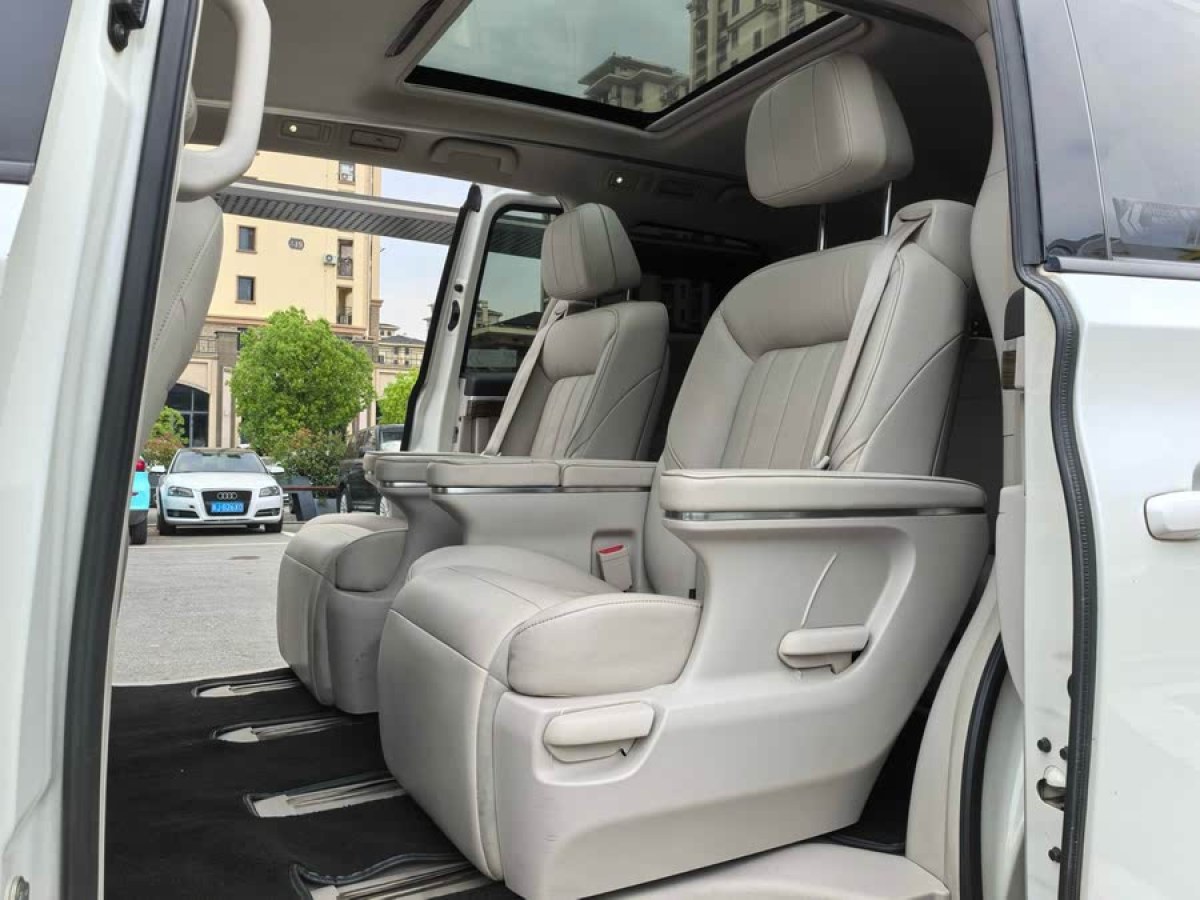 廣汽傳祺 M8  2020款 領(lǐng)航款 390T 尊貴版圖片