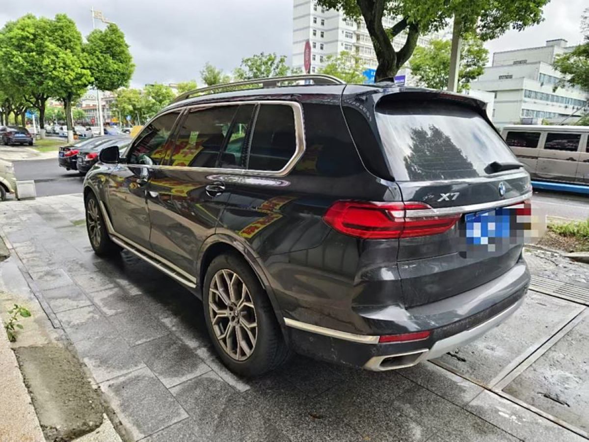 寶馬 寶馬X7  2021款 改款 xDrive40i 領(lǐng)先型豪華套裝圖片