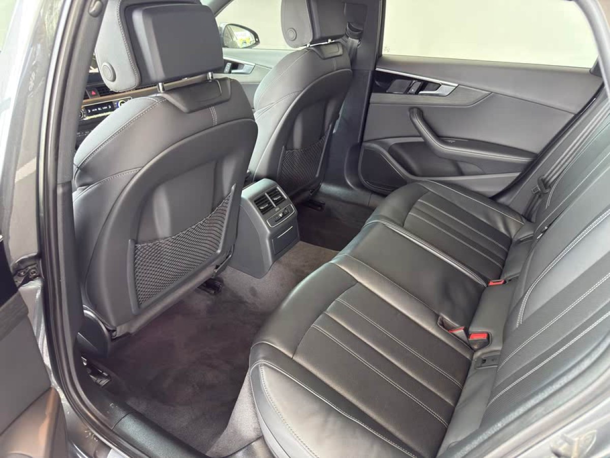 奧迪 奧迪A4L  2023款 40 TFSI 豪華動(dòng)感型圖片
