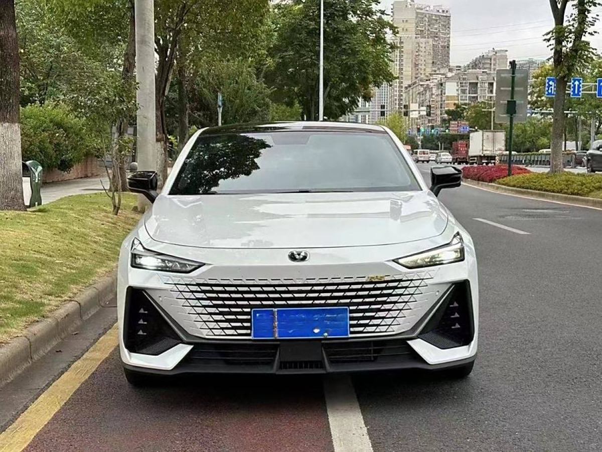 長(zhǎng)安 長(zhǎng)安UNI-V  2023款 1.5T 尊貴型圖片